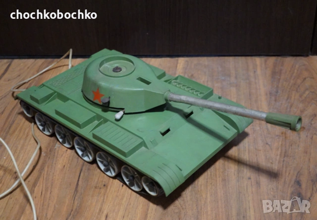 Стара Руска голяма пластмасова играчка модел стрелящ танк, снимка 2 - Колекции - 53197701