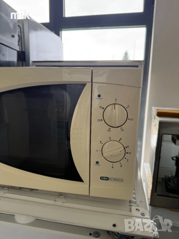 Микровълнова печка с грил , снимка 2 - Микровълнови - 53242971
