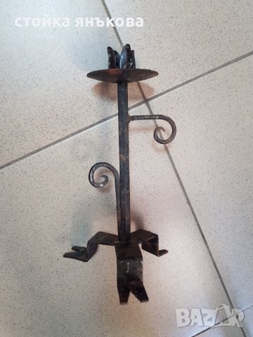 Продавам старинен свещник от ковано желязо, снимка 2 - Декорация за дома - 37351716