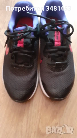 Дамски маратонки Nike 37.5 Като Нови, снимка 2 - Маратонки - 51235791