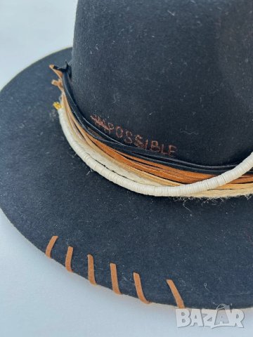 Дамска шапка федора, ръчно декорирана, снимка 6 - Шапки - 44015904