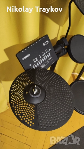 Електронни барабани Yamaha DTX в комплект със стол и палки, снимка 3 - Ударни инструменти - 52913240