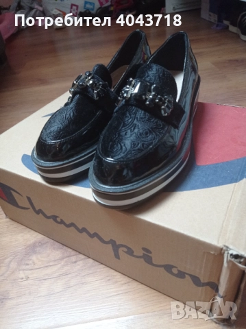 Дамски дрехи и обувки , снимка 7 - Комплекти - 52910262