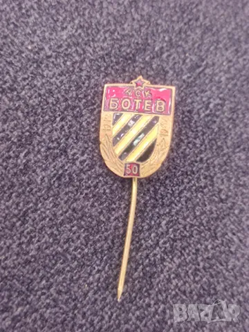 Продавам футболна значка АСК Ботев 1912-1962