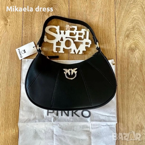 Черна ежедневна чанта Pinko за жени. Суперактуална и подходяща за casual стил.