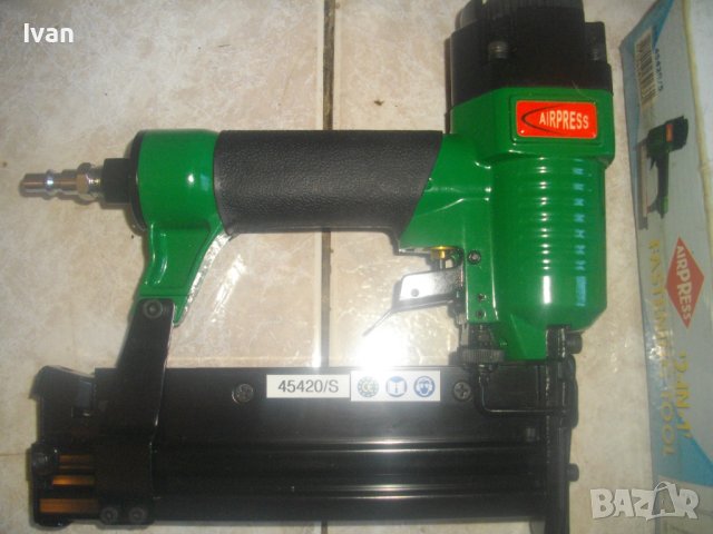 Пневматичен Нов Холандски Комбиниран Такер-Скоби 40мм/Пирони 50мм-Консумативи 1500бр-AIRPRESS-Профи, снимка 3 - Други инструменти - 43582259