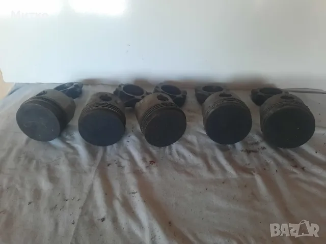 Ретро бутала с биели и сегменти за Мерцедес W108 W109 MERCEDES BENZ W108 Двигател М130, снимка 4 - Части - 49062924