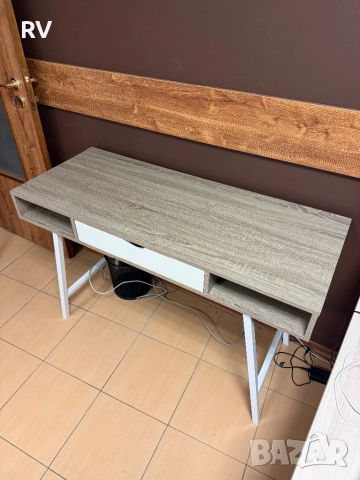 Бюро маса Jysk, снимка 2 - Бюра - 51836070