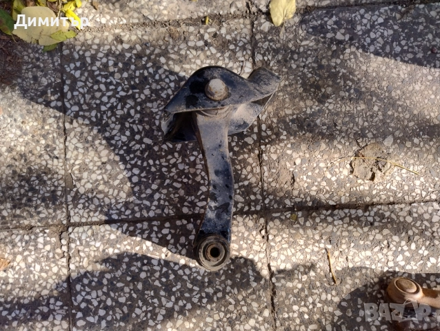 Носач Горен Десен За Нисан Примера 1991г / Nissan Primera 1991y, снимка 2 - Части - 52438272