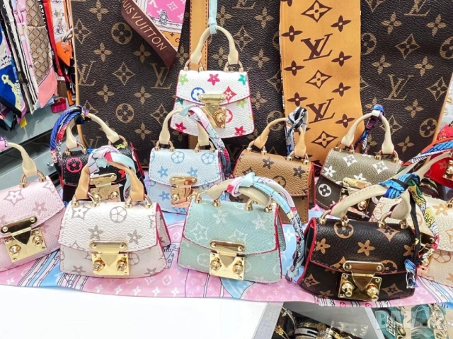 ключодържатели мини чанти louis vuitton 