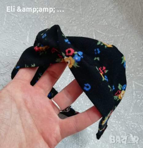 Диадема в черно на малки цветя