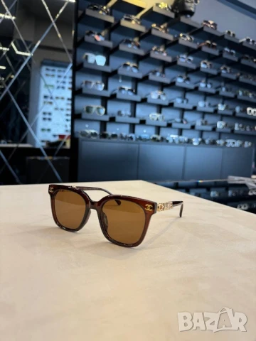 очила с черен обикновен калъф и ув защита versace chanel , снимка 3 - Слънчеви и диоптрични очила - 51301899