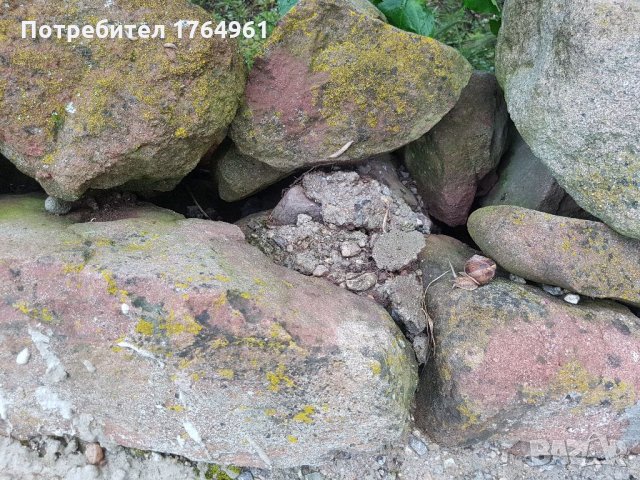Червени камъни от ограда , снимка 1 - Строителни материали - 33000545