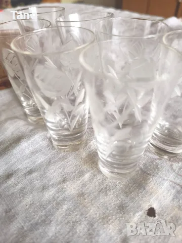Стъклен гравиран поднос с ракиени стъклени чаши(НОВИ), снимка 3 - Декорация за дома - 49748797
