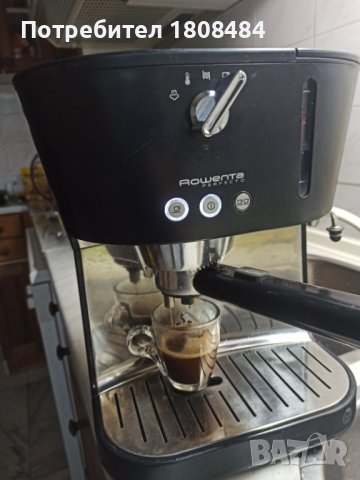 Кафемашина Ровента с ръкохватка с крема диск, работи отлично и прави хубаво кафе 