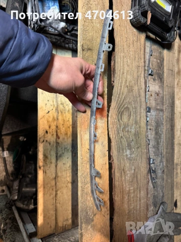 Лява средна горна никелова лайсна на предна решетка Тигуан Vw Tiguan само за 30Eur. 5n0853767j, снимка 3 - Части - 53050537