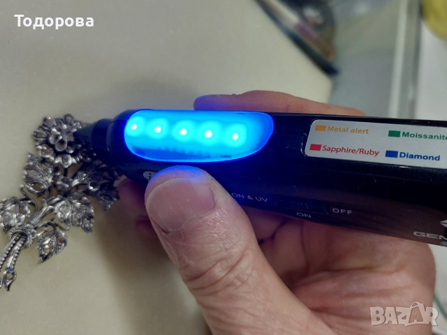 Лот от 3 брошки,златна 18 к. брошка с черни опали,и две с диаманти, снимка 16 - Други - 52085157