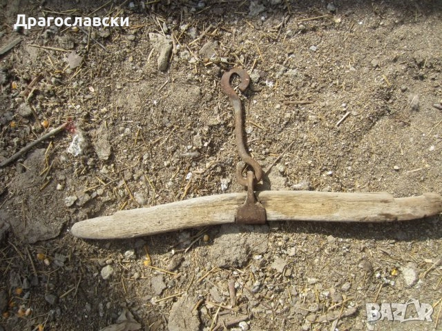 Хомот, кобилица от каруца 77см и 56см, част дърво дървен,турски чехли, Калашников тениска, снимка 9 - Други - 30192099