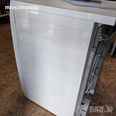 Сушилня AEG TR818A4E, 8 кг, Инверторен мотор, Термопомпа, снимка 7 - Сушилни - 52691849