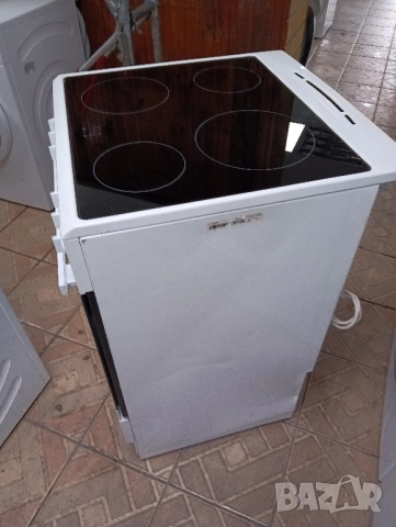 Като нова свободно стояща печка с керамичен плот Gram с две години гаранция!, снимка 4 - Печки, фурни - 51940240