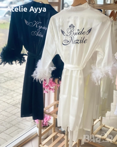 САТЕНЕН ХАЛАТ С БРОДЕРИЯ - опция за пера на ръкавите, снимка 5 - Нощници - 52159988