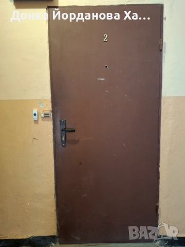 Продавам мeтална врата