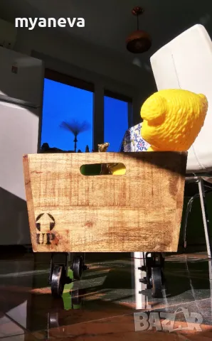 Vintage  шкаф от дъб с ръчно ковани колела , за играчки , вино , декорация . , снимка 5 - Декорация за дома - 48105691