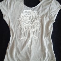 H&M дамска тениска с роза и ефектен гръб - ОТЛИЧНА!, снимка 2 - Тениски - 43856344