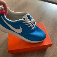 Nike Roshe one Дамски маратонки, снимка 2 - Маратонки - 32980545