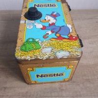 Стара метална кутия за бонбони на Nestle Disney Чичо Скрудж, снимка 12 - Колекции - 40717289
