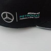 Mercedes Lewis Hamilton нова шапка с автограф AMG F1 Petronas Мерцедес Хамилтън , снимка 10 - Фен артикули - 37621320