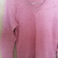 Дамски пролетен пуловер цикламен, с остро деколте , снимка 2 - Пуловери - 24780709