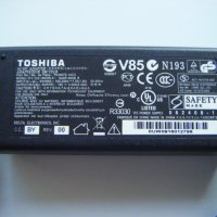 Зарядно за лаптоп Toshiba, снимка 1 - Захранвания и кутии - 34789359