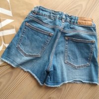 Zara - къси дънкови панталони 9/10 г, снимка 3 - Детски къси панталони - 43846027