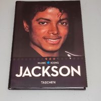 Michael Jackson книга-албум, снимка 1 - Други - 43316737