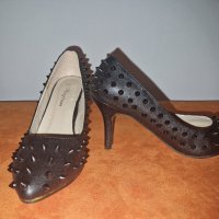 Дамски обувки 39 с токчета, черни с червена подметка, чисто нови, снимка 2 - Дамски обувки на ток - 43321841