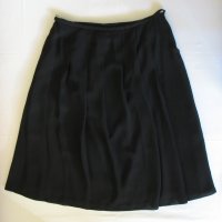 Нова черна пола с 6 плохи отпред, - 46 размер, снимка 1 - Поли - 34635903