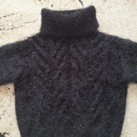 Продавам топло меко поло за момиче, снимка 1 - Детски пуловери и жилетки - 44872276