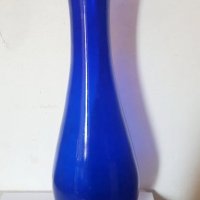 Голяма синя стъклена ваза, снимка 1 - Антикварни и старинни предмети - 33410962