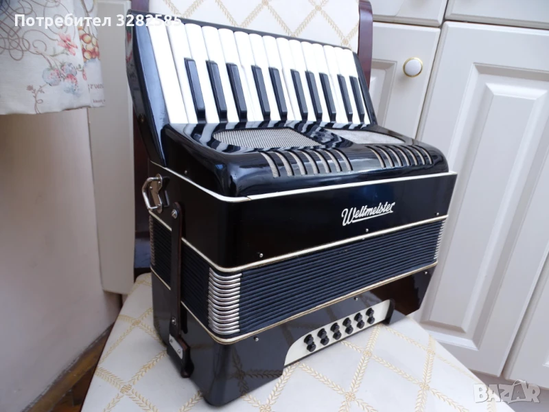 Акордеон Велтмайстер 12 баса, снимка 1