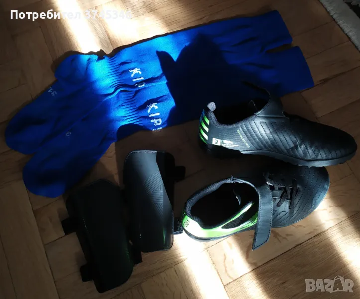 Комплект детски футболни обувки, кори и футболни чорапи, снимка 1