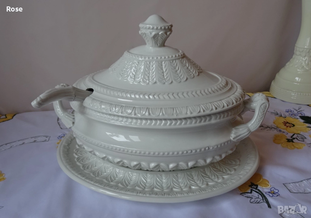 Супник бяла глазирана керамика, ръчно изработен , внос от  Италия.  , снимка 1