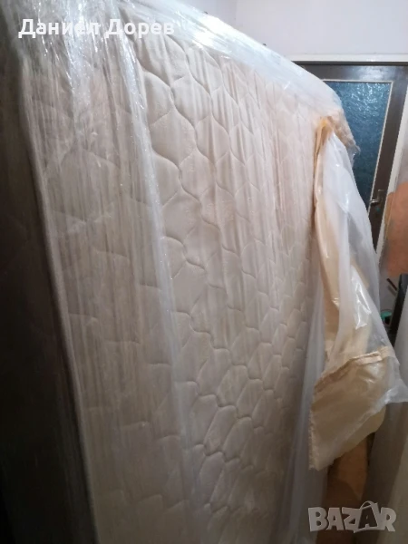 Матрак за спалня с рамка 190 на 160 , снимка 1