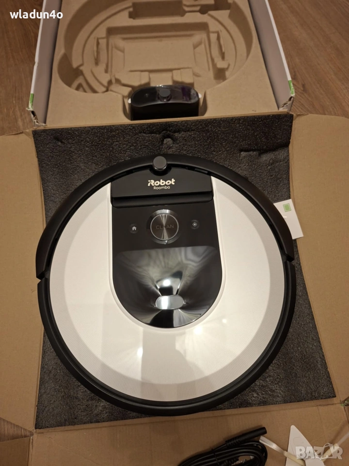 Робот-прахосмукачка iRobot Roomba i7 смарт модел, снимка 1