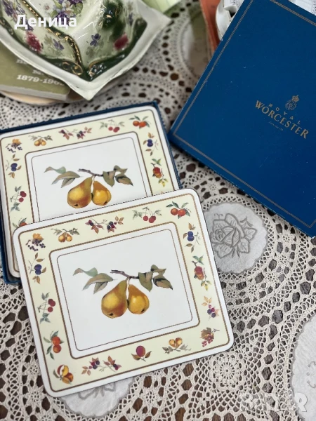 Подложки на Royal Worcester Evesham Gold от корк, с дизайн с различни плодове като круши, череши , снимка 1