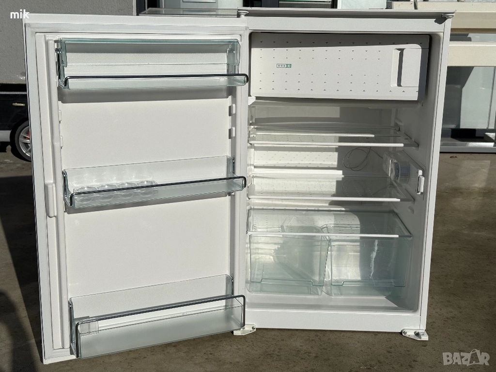 Малък хладилник с камера МИеле за вграждане , снимка 1