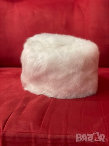 Дамска бяла шапка 