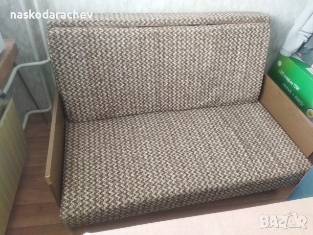 Компактен малък диван с функция сън , снимка 4 - Дивани и мека мебел - 43746741