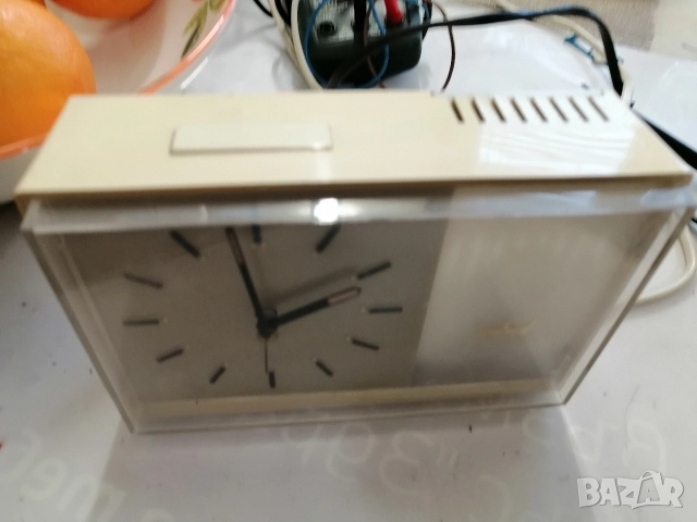 Ретро електромеханичен часовник Westclox Electric, Made in Scotland, снимка 2 - Антикварни и старинни предмети - 52865710