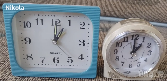 Два кварцови будикника